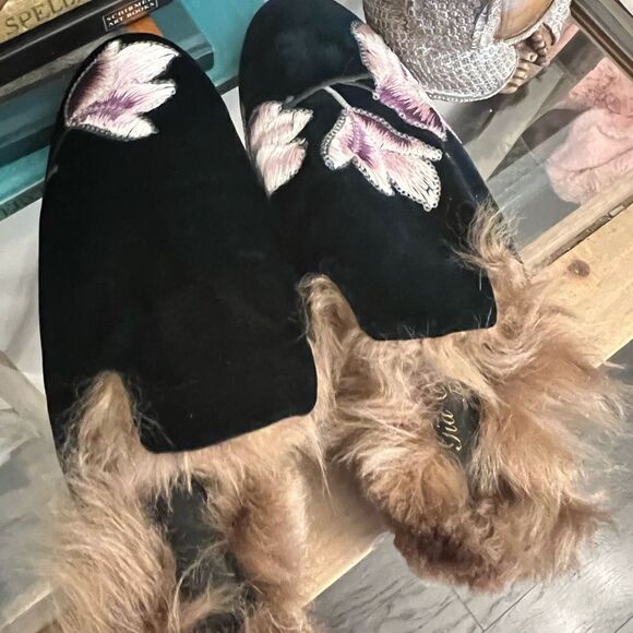 GIA COUTURE BLACK VELVET FLORAL FUR SLIP ON FLATS SHOES. Made in Italy. Size 37. - Picture 8 of 13